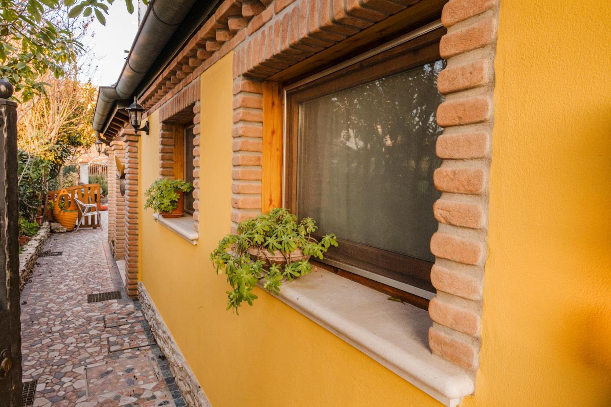 Bed and Breakfast La Loggia Комаккьо Экстерьер фото
