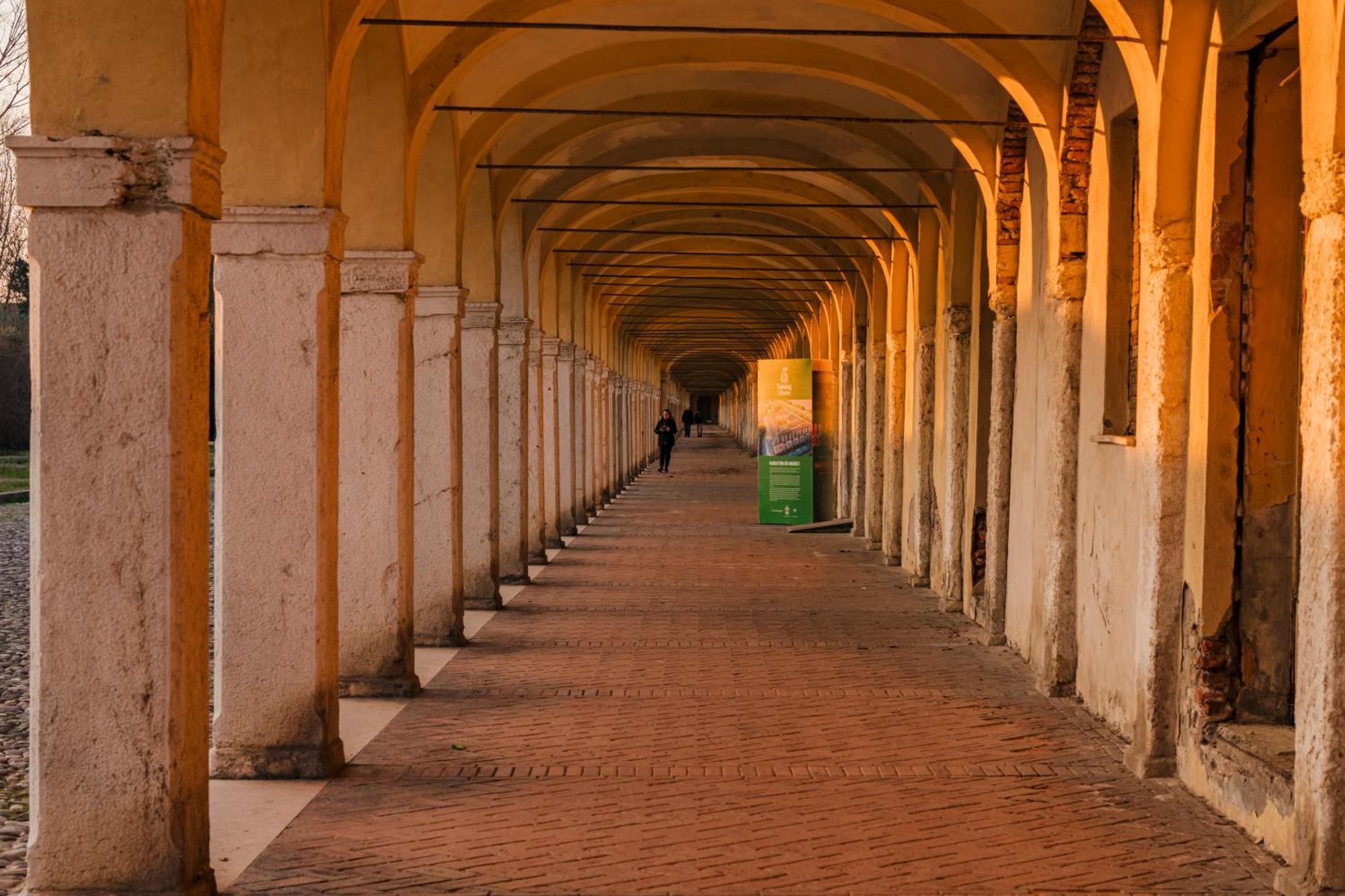 Bed and Breakfast La Loggia Комаккьо Экстерьер фото