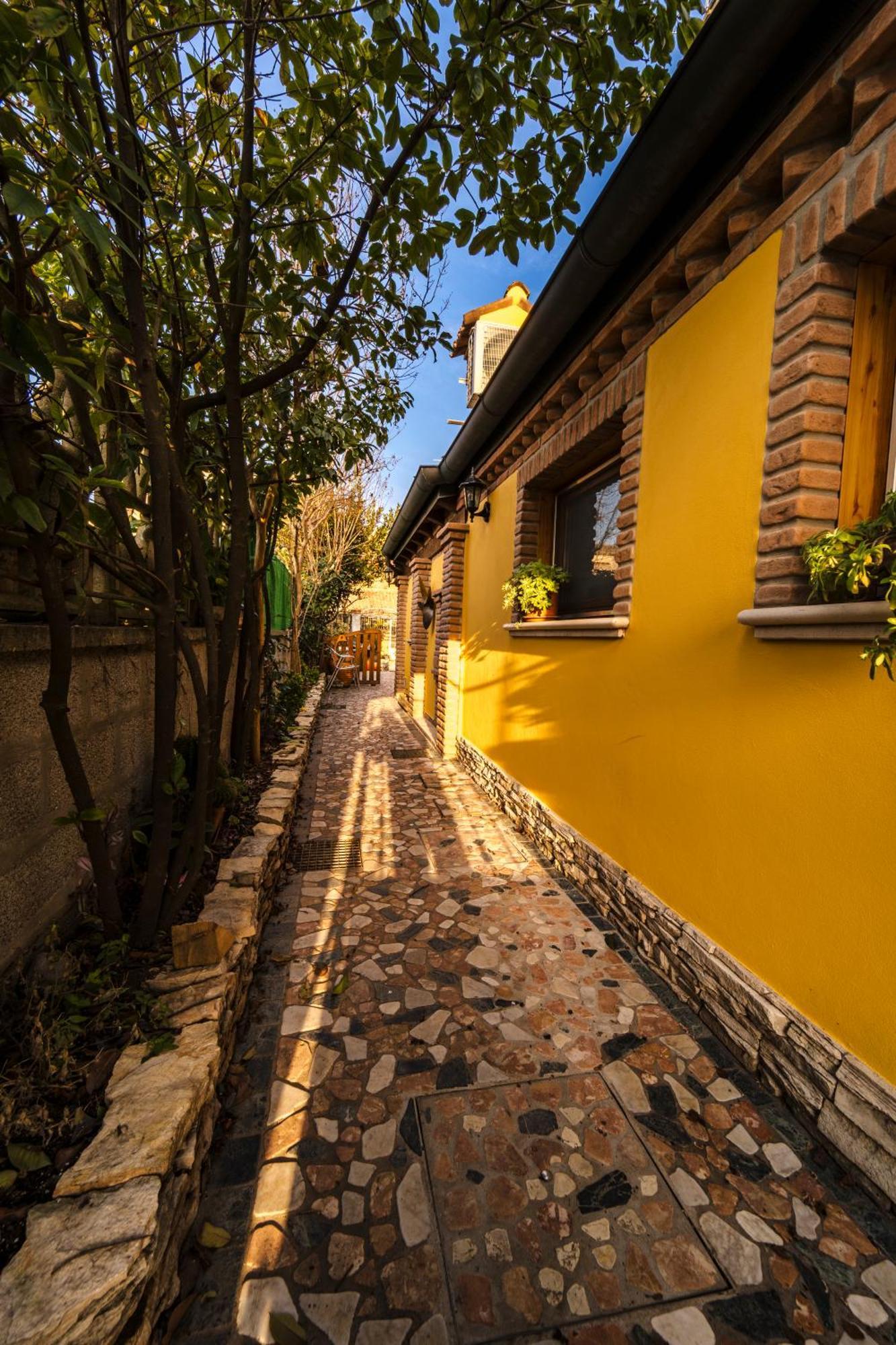 Bed and Breakfast La Loggia Комаккьо Экстерьер фото