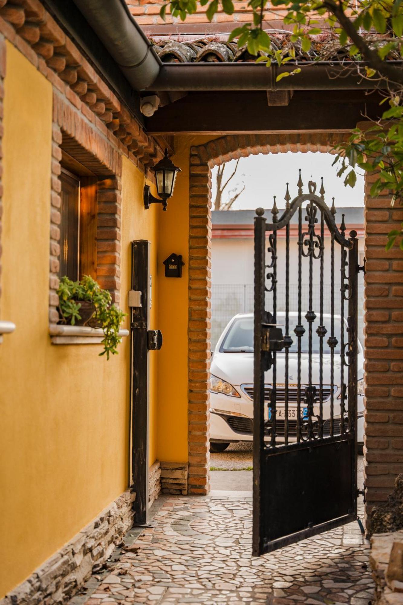 Bed and Breakfast La Loggia Комаккьо Экстерьер фото