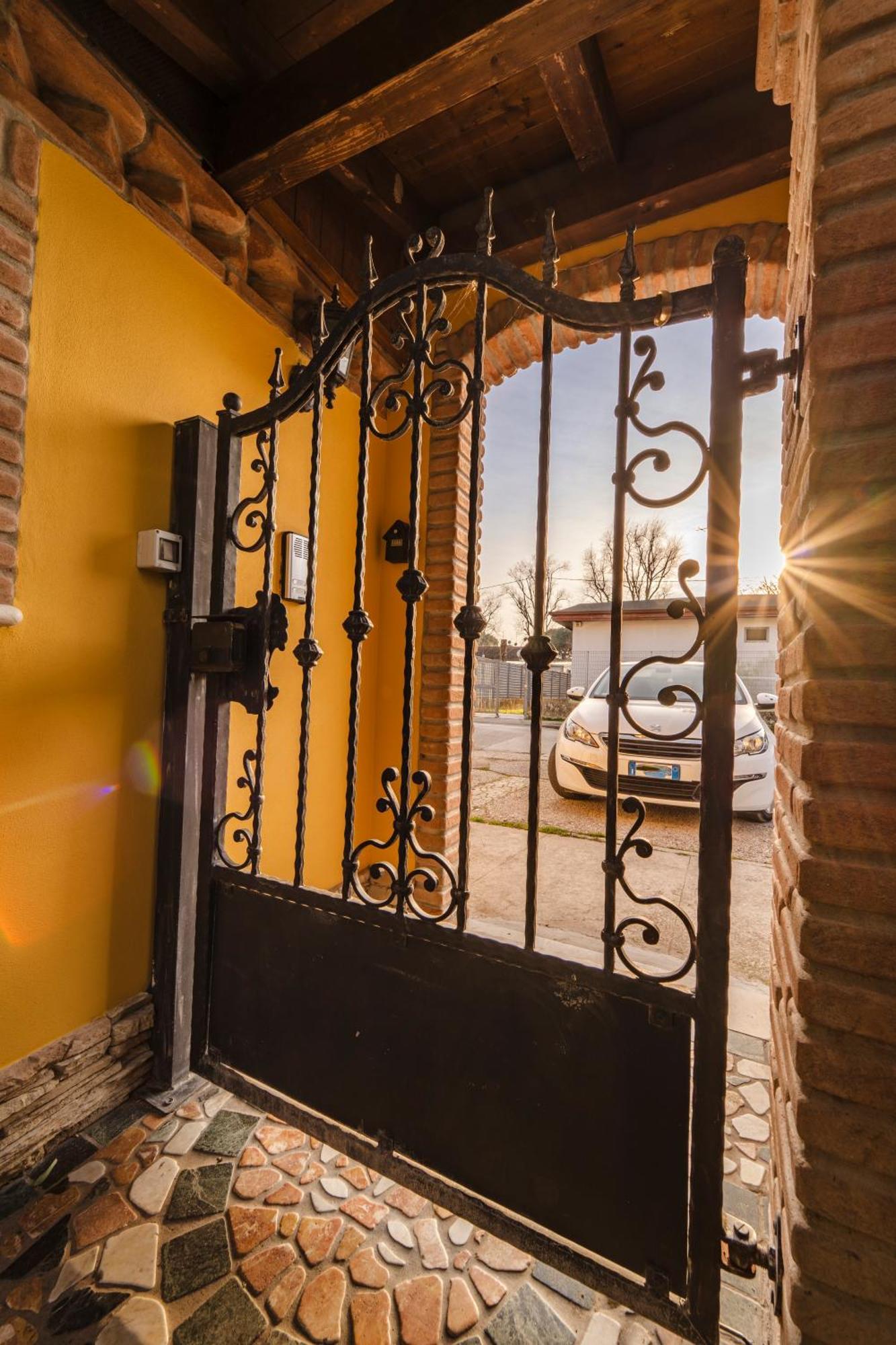 Bed and Breakfast La Loggia Комаккьо Экстерьер фото