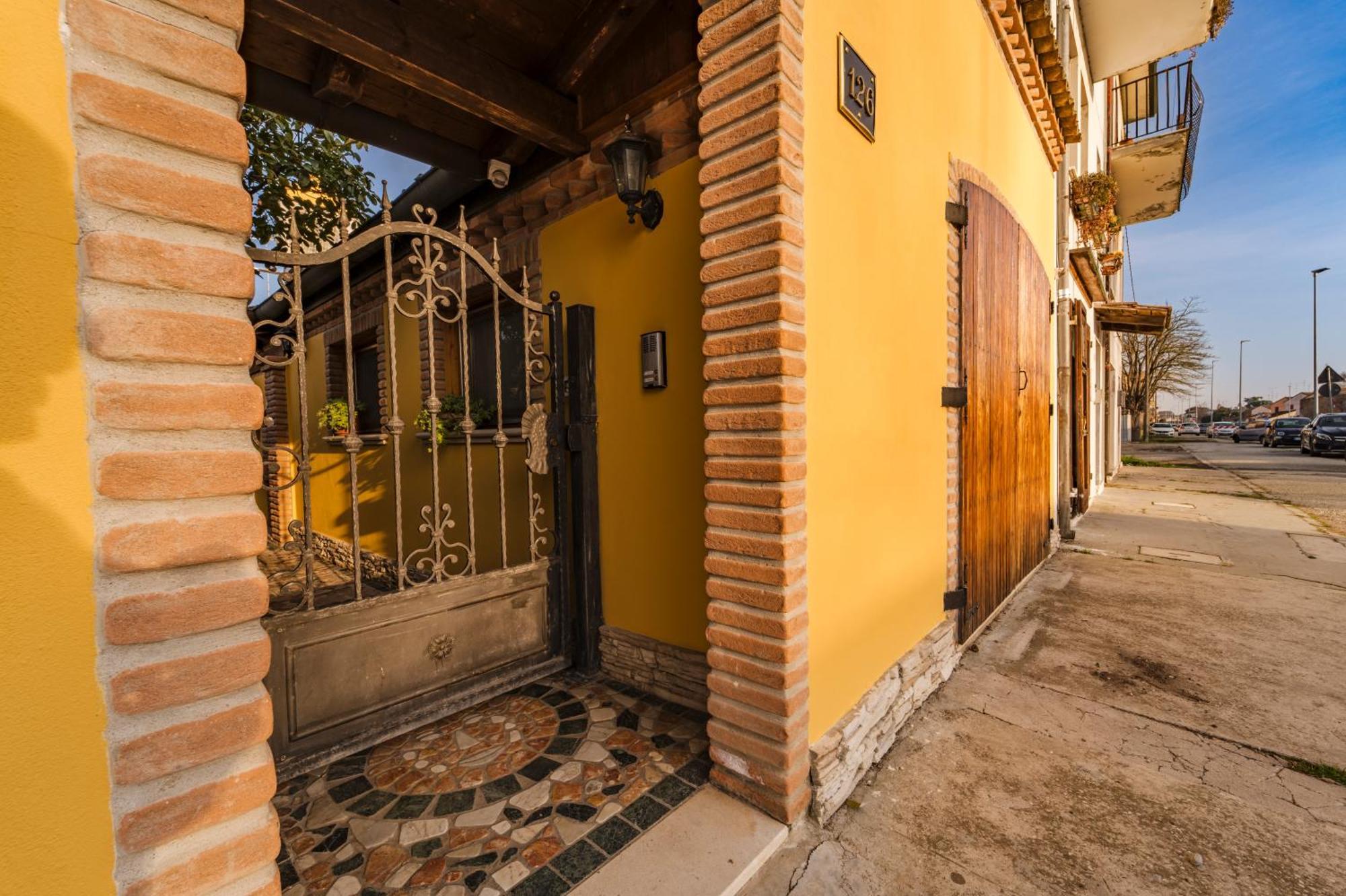 Bed and Breakfast La Loggia Комаккьо Экстерьер фото
